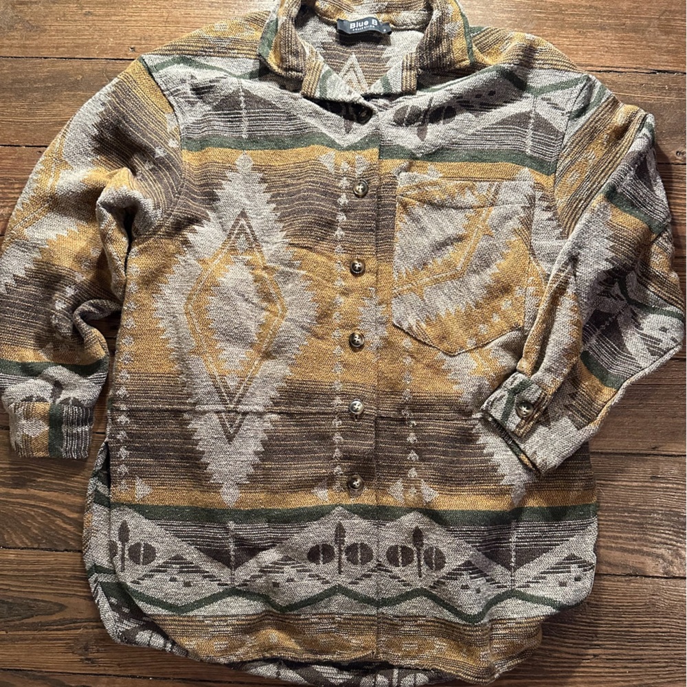 Women’s Small Blue B Collection Buttoned Western Aztec Shacket Shirt